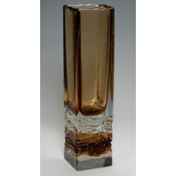 P. Hora - 8622/28, Vase