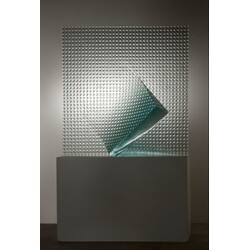 V. Klumpar - Broken geometry